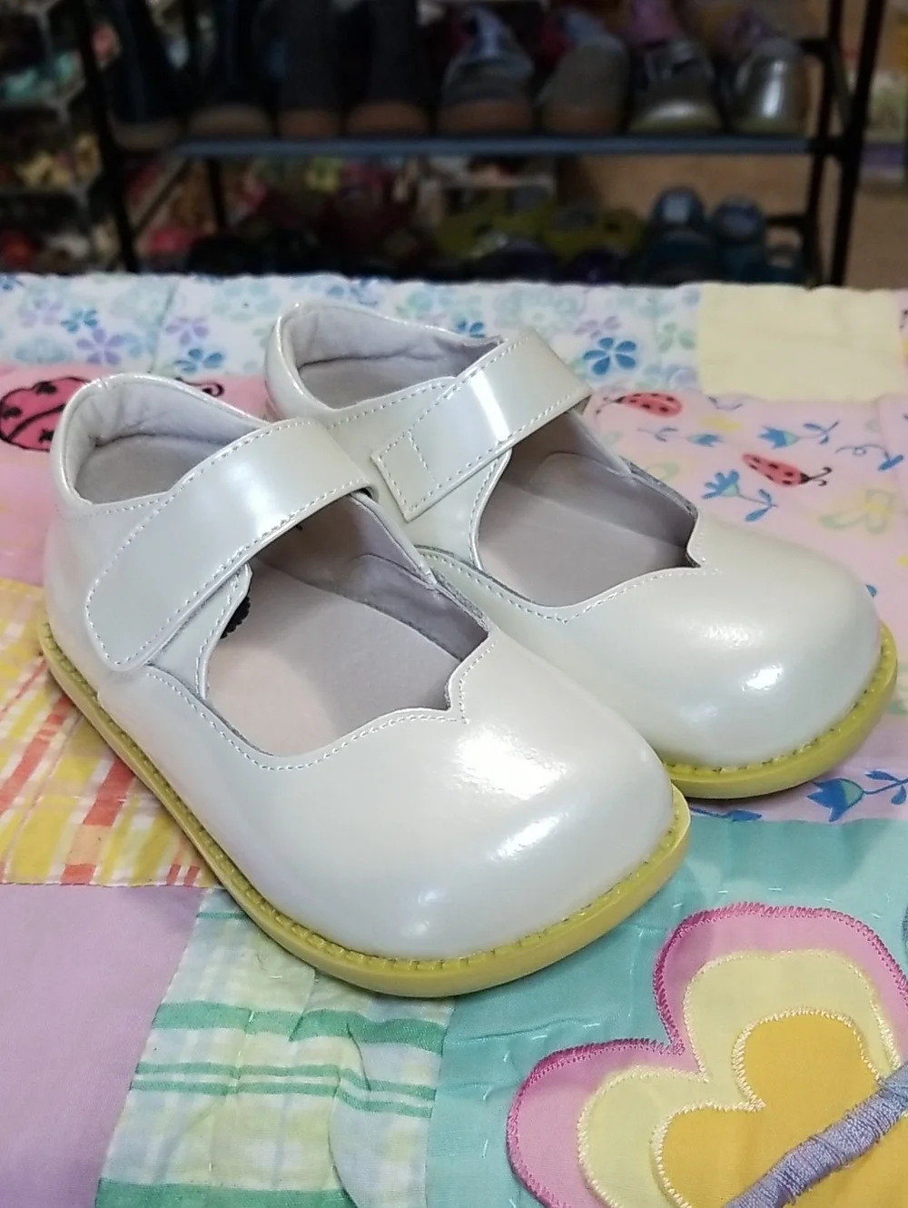 Livie & Luca Patent Leather Mary Janes Size 10 Astrid In Cloud shimmer Excellent